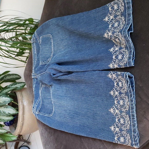 Embroidered crop blue jeans 14P - Picture 2 of 5